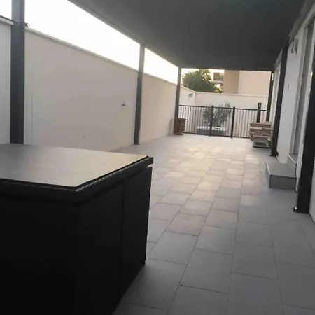 Charmante Avec Piscine A Saint-gilles *