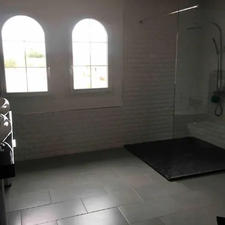 Charmante Avec Piscine à Saint-gilles *